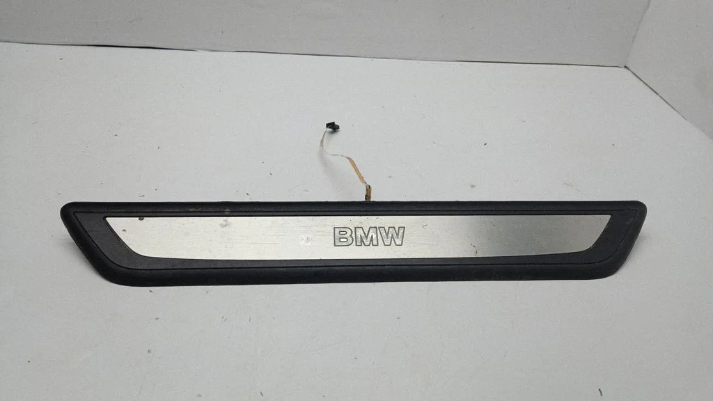 Front sill trim cover 7190969