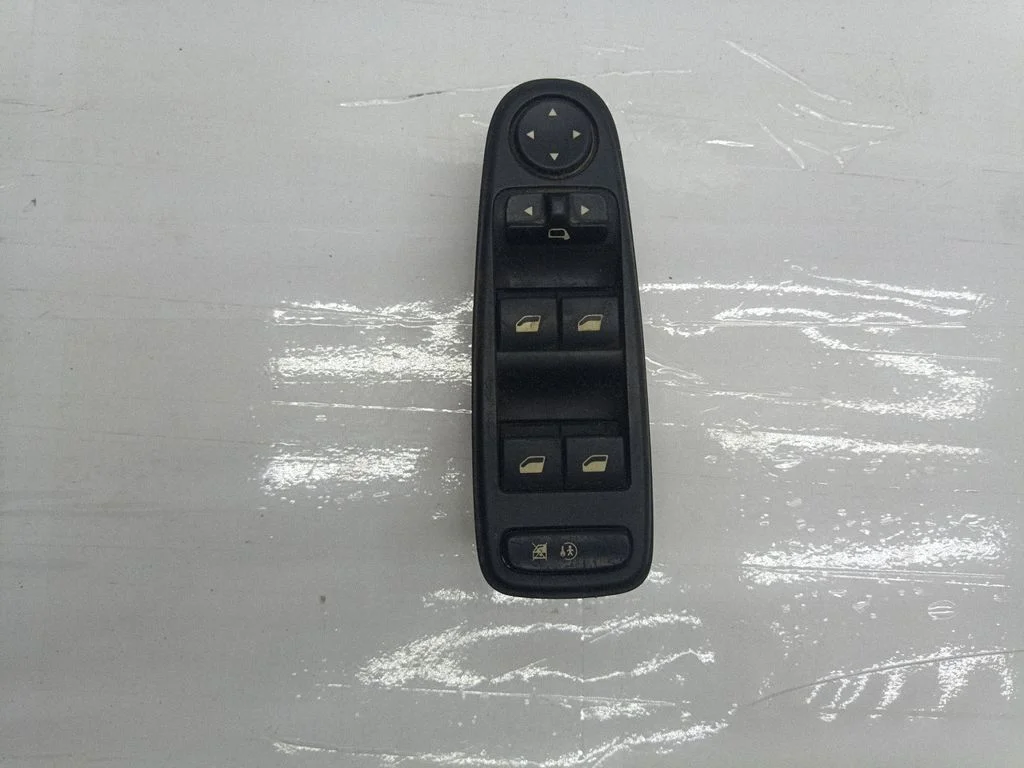 Electric window control switch 96639382ZD