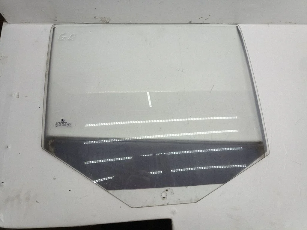 Rear door window glass – right
