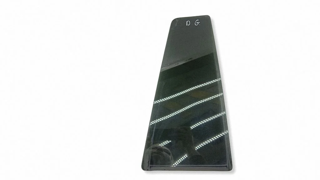 Rear vent window glass – right