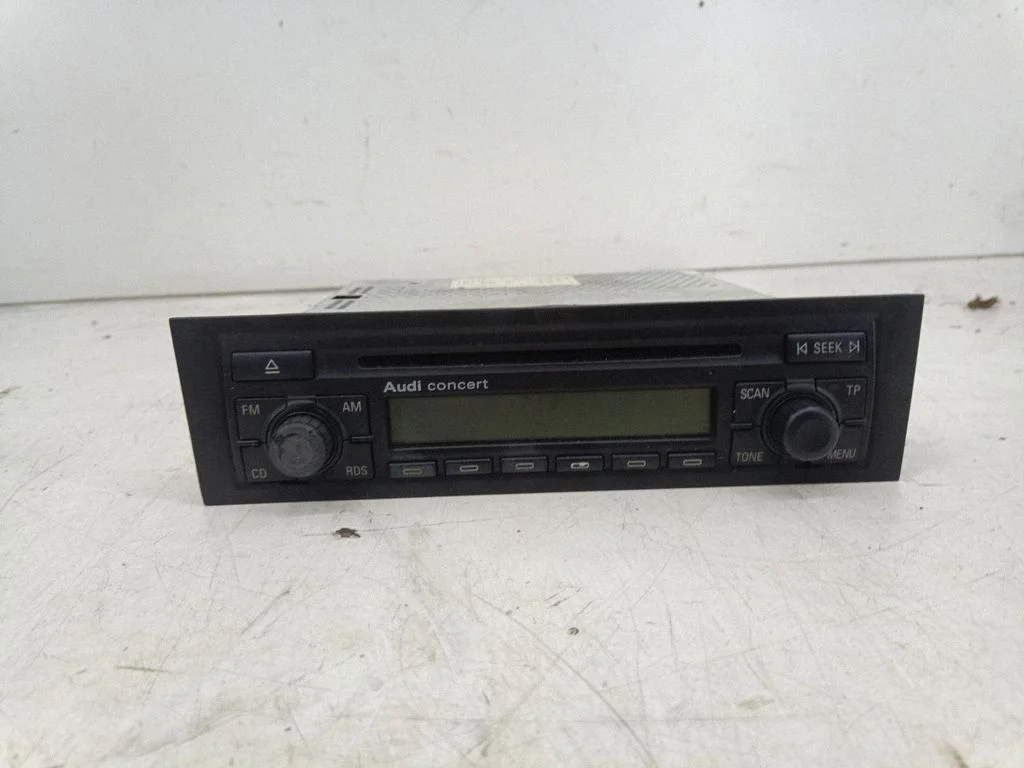 Radio/CD/DVD/GPS head unit 8P0035186C