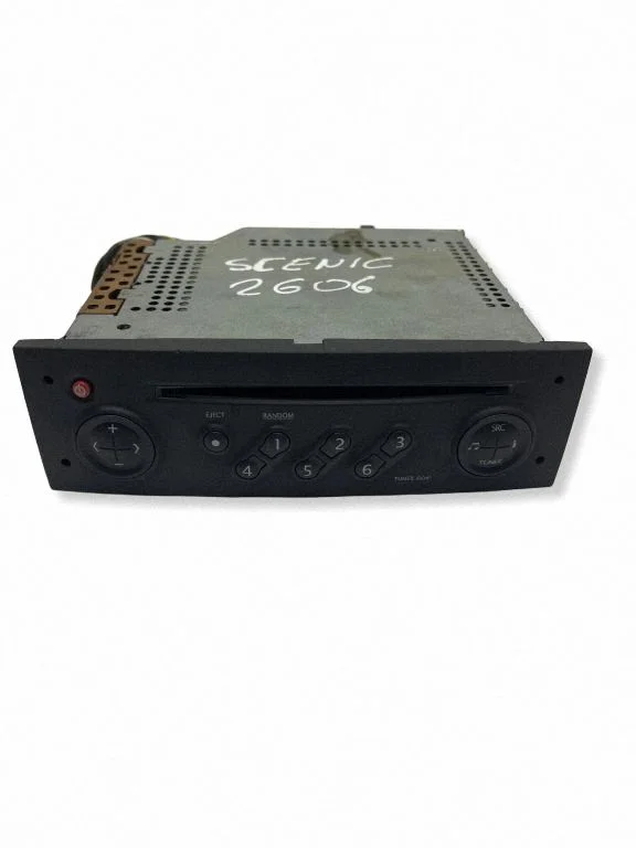 Radio/CD/DVD/GPS head unit 8200300858
