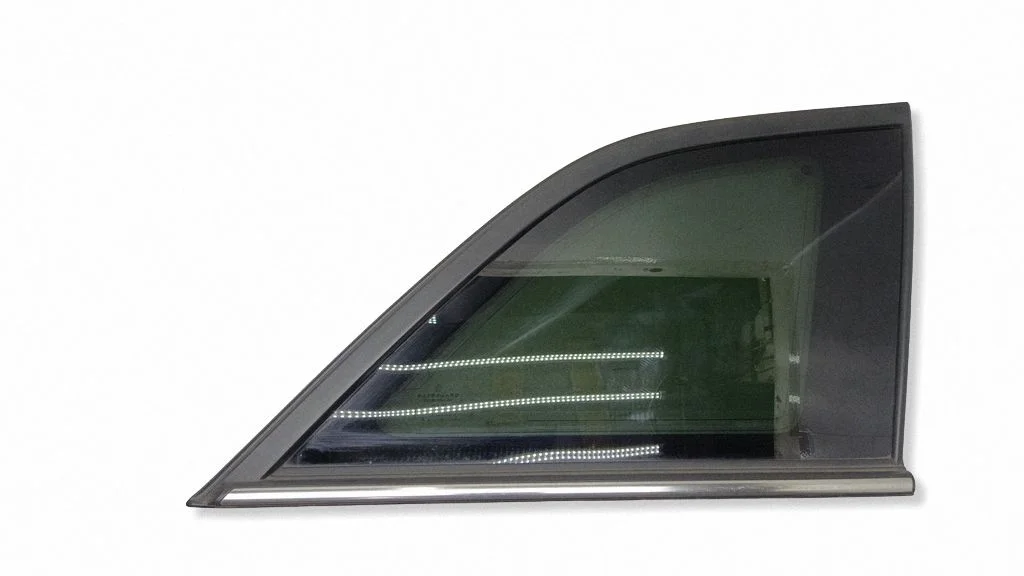 Rear side window – right