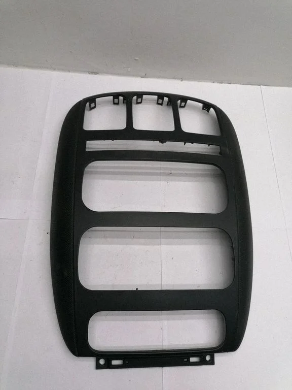 Radio/GPS head unit trim 05009035AA