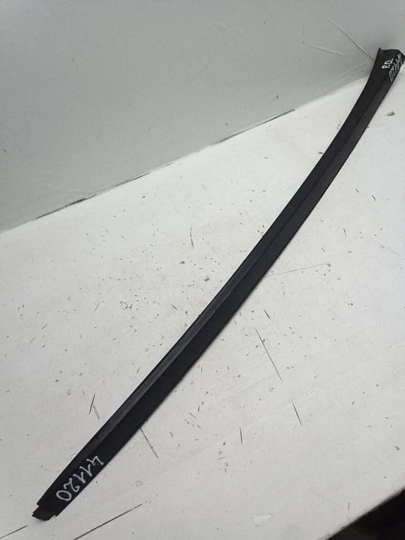 Windshield trim 13280302