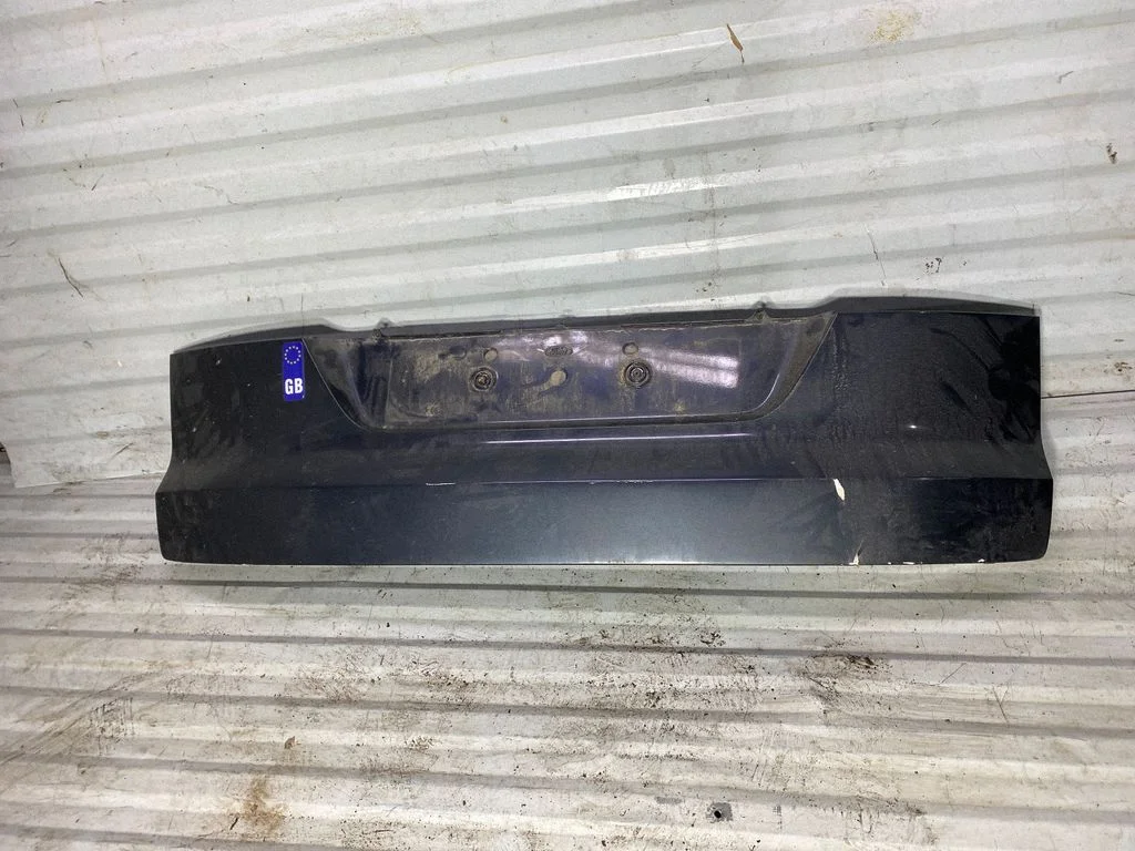 Tailgate/trunk spoiler 7S71N423A40