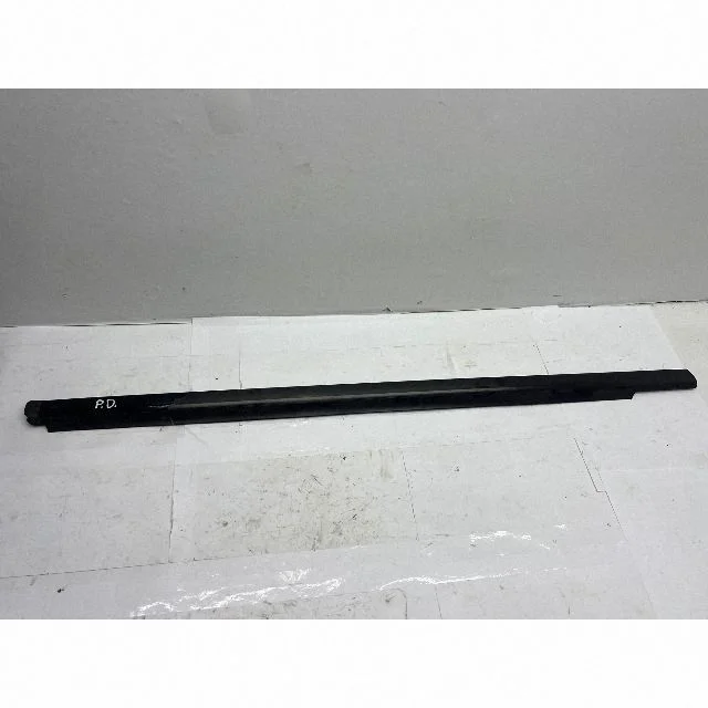Front door glass trim molding – front right