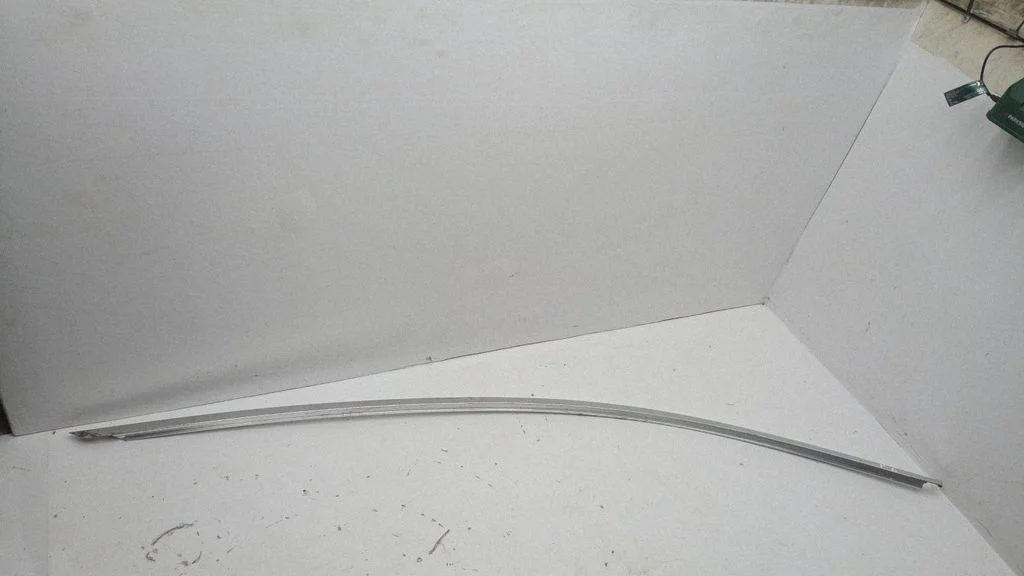 Front door glass trim molding 7177947