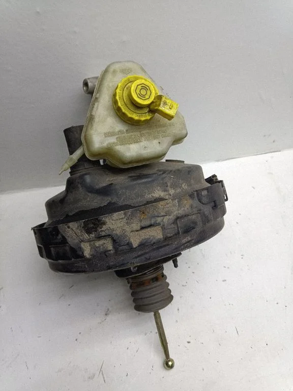 Brake booster – Volkswagen Touareg I (2002-2010)
