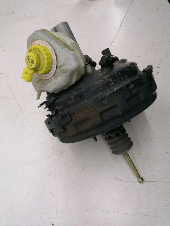 Brake booster – Volkswagen Touareg I (2002-2010)
