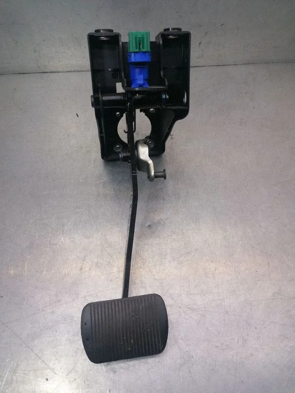 Brake pedal 8X232450BC