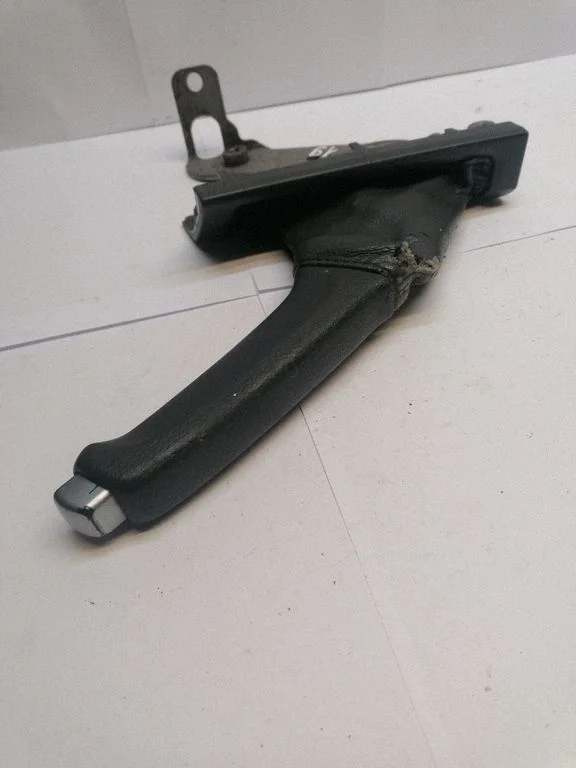 Handbrake/parking brake lever assembly 30645170