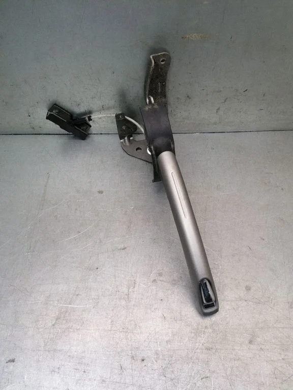 Handbrake/parking brake lever assembly – Toyota Auris 150 (2006-2012)
