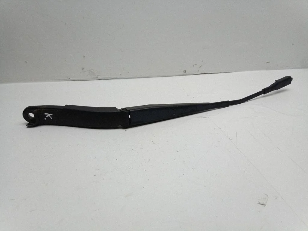 Front wiper blade arm A1648200540