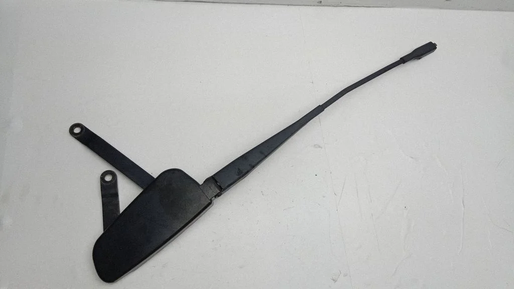 Front wiper blade arm – Mercedes-Benz GL-Class X164 (2006-2012)