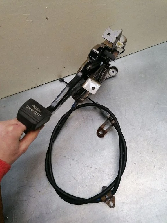 Handbrake/parking brake lever assembly