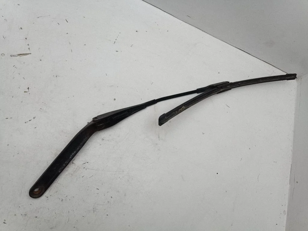 Front wiper blade arm 7160009