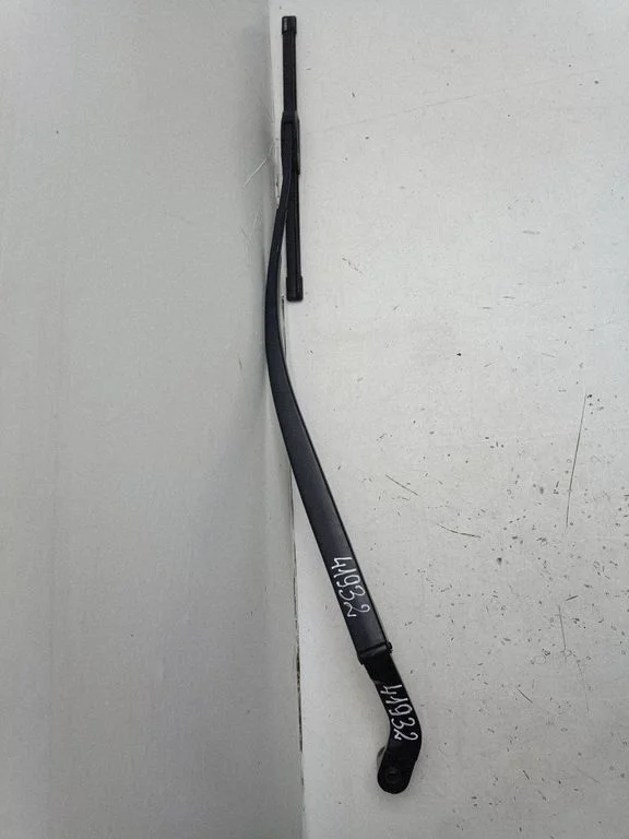 Front wiper blade arm