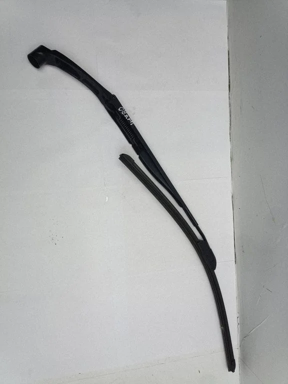 Front wiper blade arm
