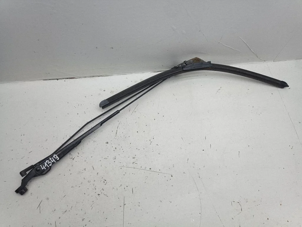 Front wiper blade arm