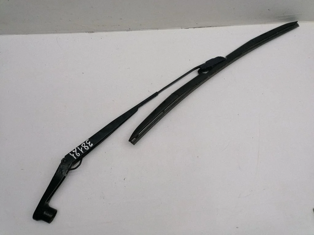 Front wiper blade arm