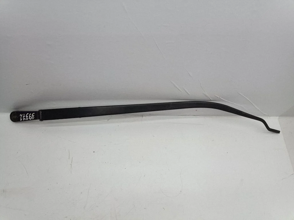 Front wiper blade arm