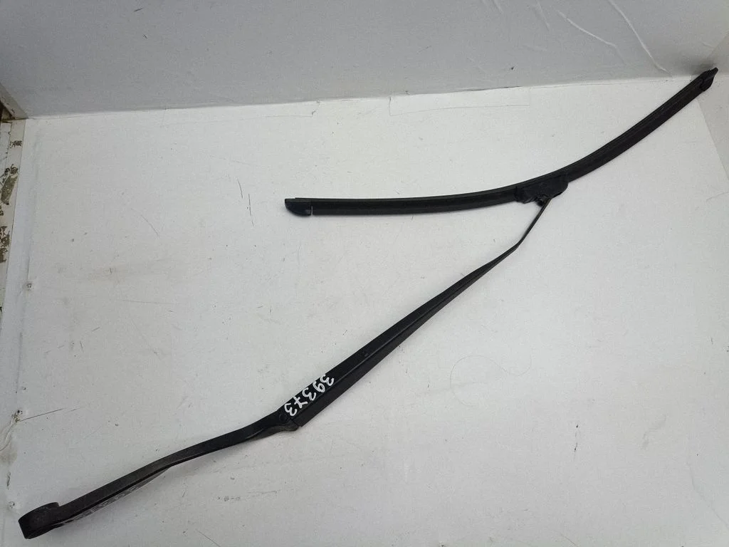 Front wiper blade arm