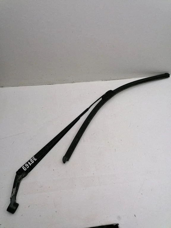 Front wiper blade arm – left