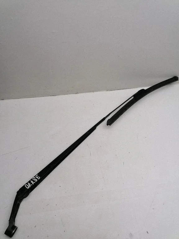 Front wiper blade arm – right