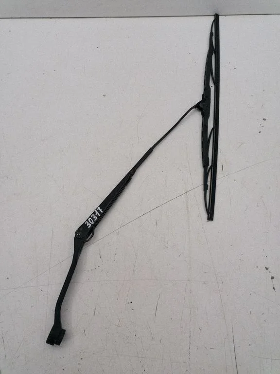 Front wiper blade arm