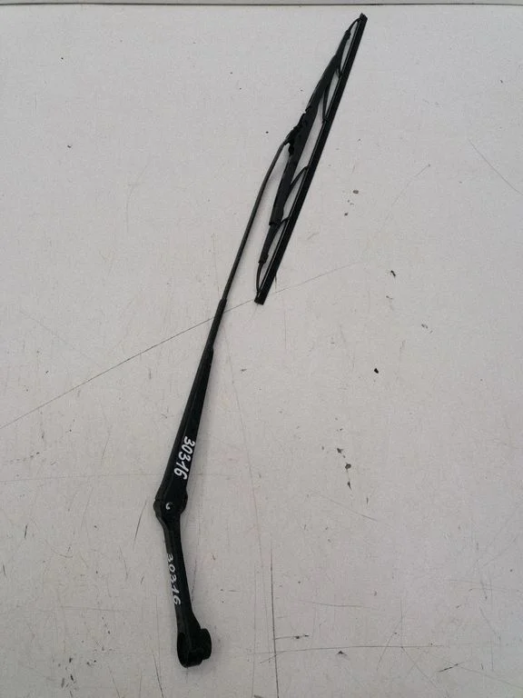 Front wiper blade arm
