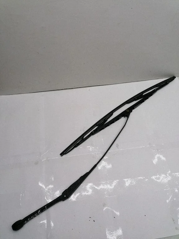 Front wiper blade arm A065