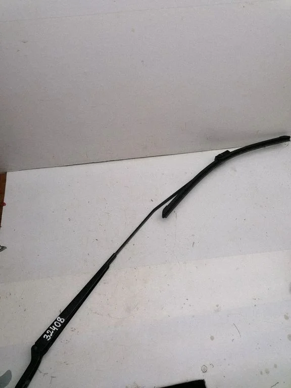 Front wiper blade arm