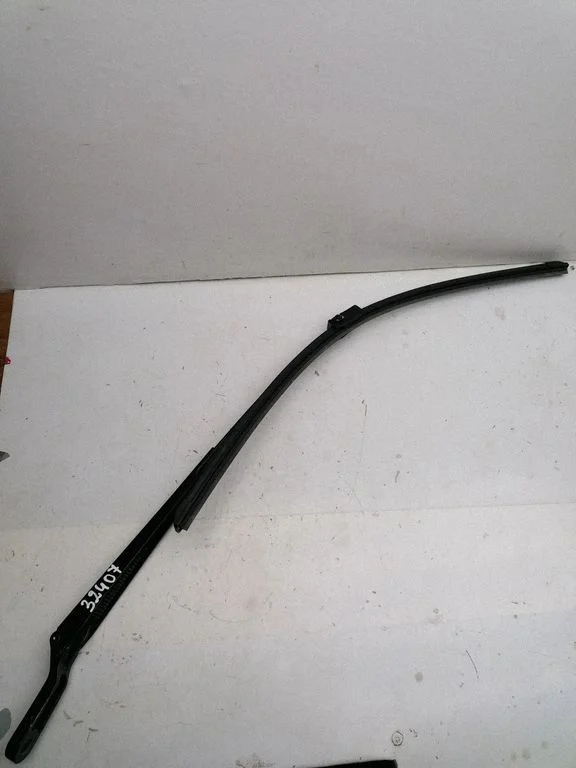 Front wiper blade arm
