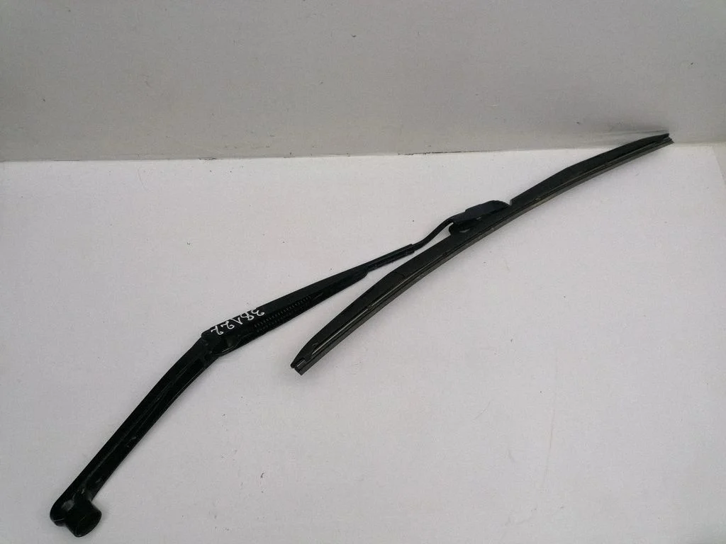 Front wiper blade arm