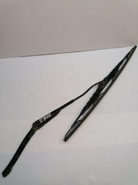 Front wiper blade arm – left