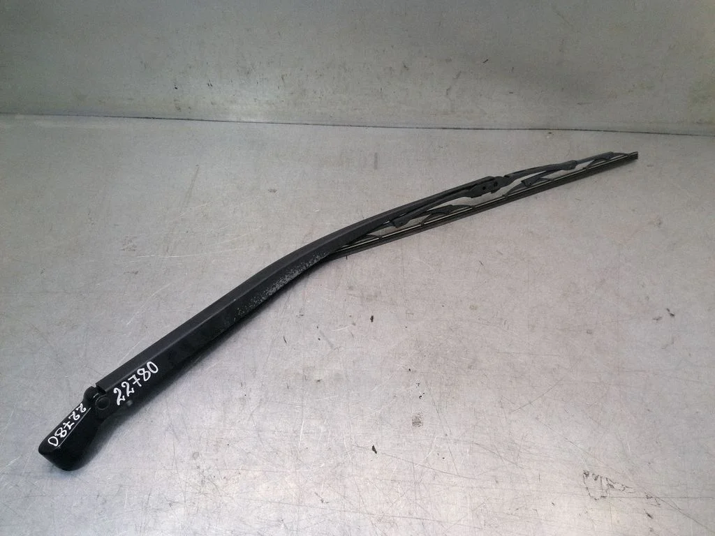 Front wiper blade arm – Nissan Primera (2002-2007)