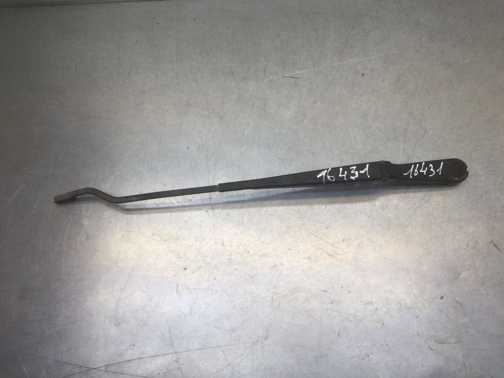 Windshield/front glass wiper blade