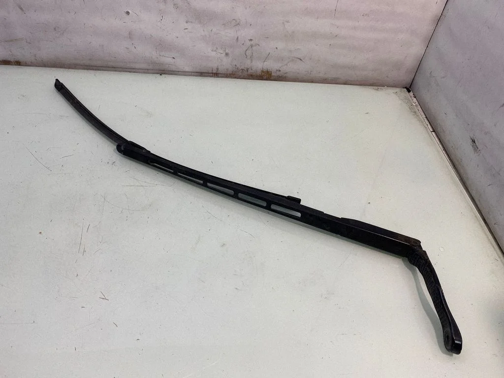 Windshield/front glass wiper blade