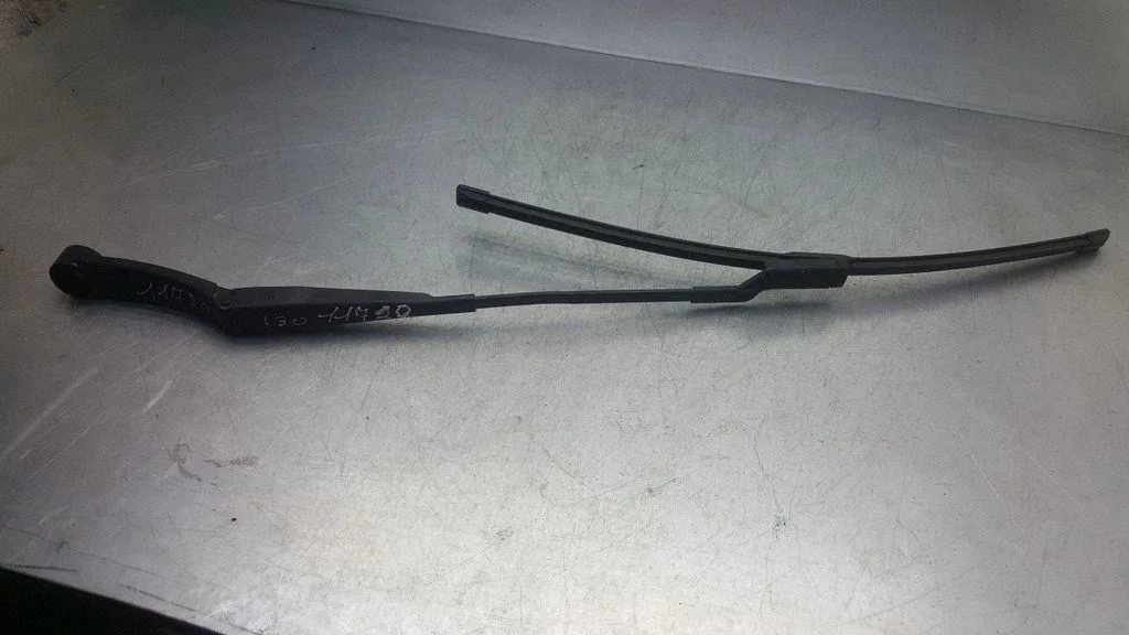 Windshield/front glass wiper blade F00S51F104