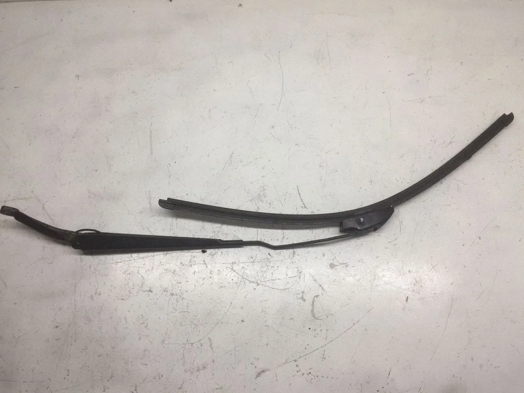 Windshield/front glass wiper blade