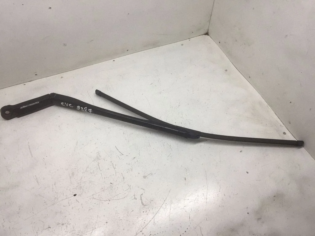 Windshield/front glass wiper blade
