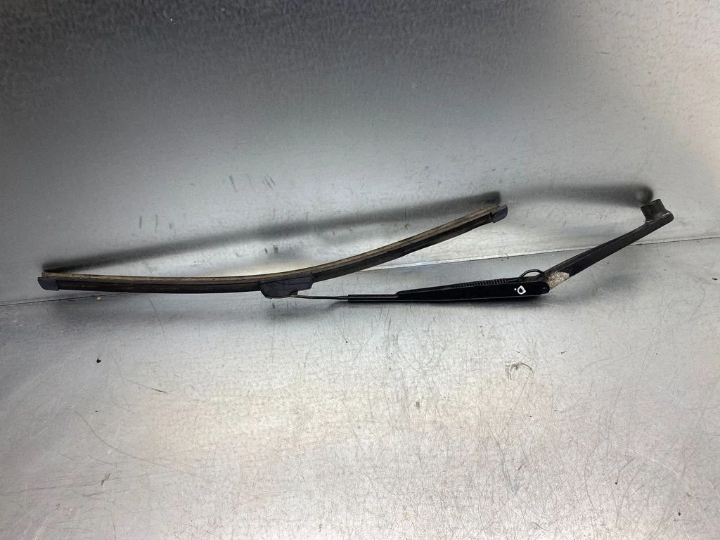 Windshield/front glass wiper blade 1677