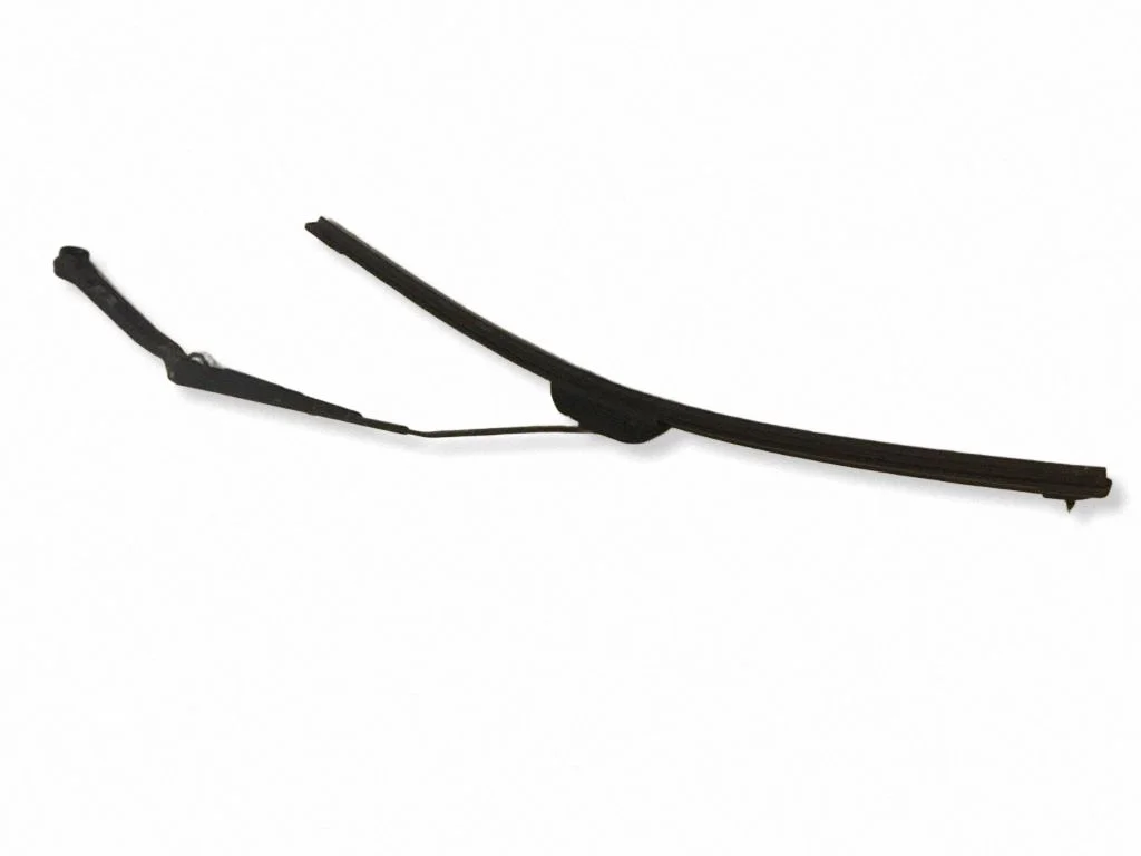 Windshield/front glass wiper blade