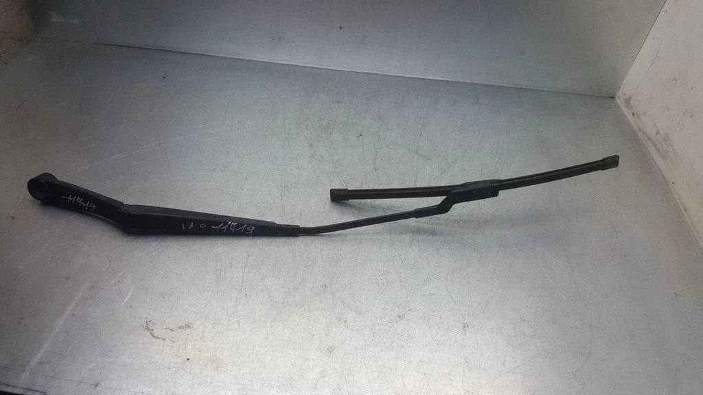 Windshield/front glass wiper blade F00S51F105
