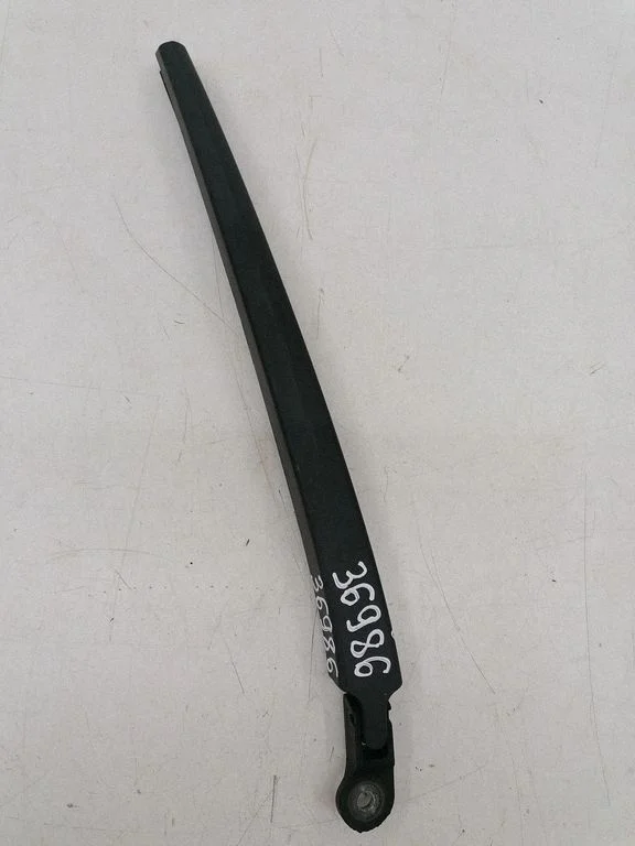 Rear wiper blade arm