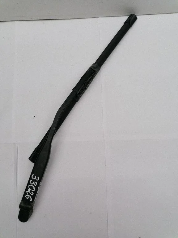 Rear wiper blade arm