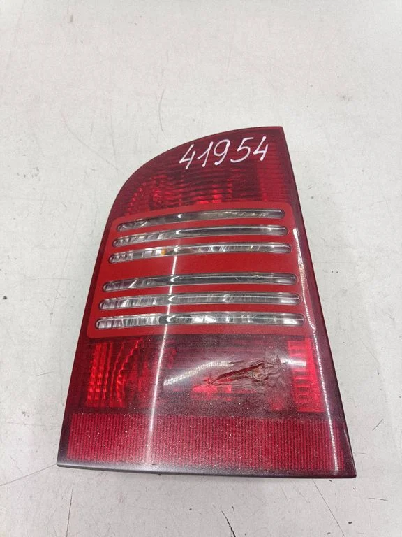 Rear/tail lights 1U9945095