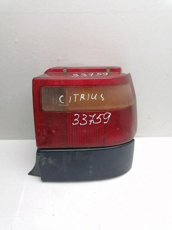 Rear/tail lights – right
