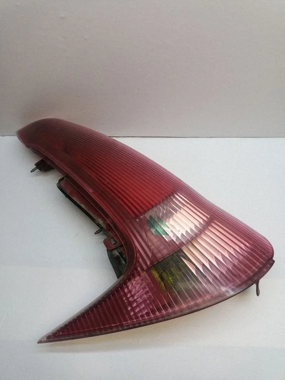 Rear/tail lights – left